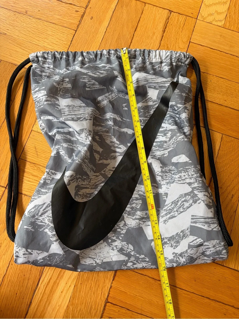 Nike Gray Camo Drawstring Gym Sack Back Pack. Nylon Lightweight. Soccer / School